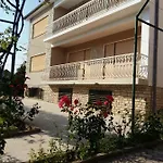 Feodora Biograd Na Moru