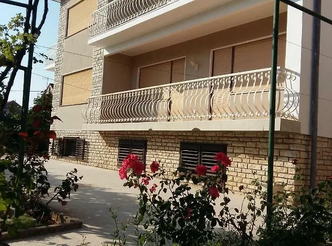 Feodora Biograd Na Moru