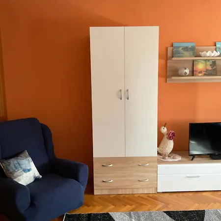 Feodora Biograd Na Moru