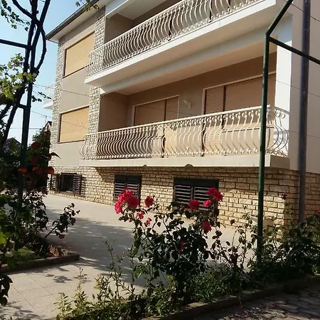 Feodora Biograd Na Moru