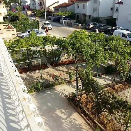 Feodora Biograd Na Moru